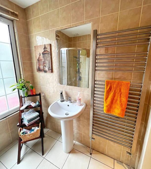 True Colours Apartment In Central Location Bangor  Luaran gambar